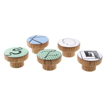 Kolorowe gałki do mebli z kolekcji ALFABET - DOT Manufacture